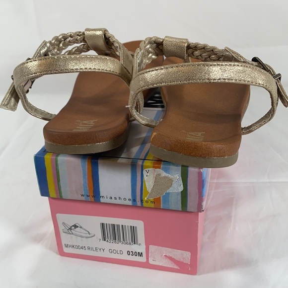 MIA Shoes Girls Rileyy Gold Flat Sandals Size 3M - Picture 3 of 5